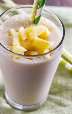 BANANA AND PINEAPPLE BREEZE